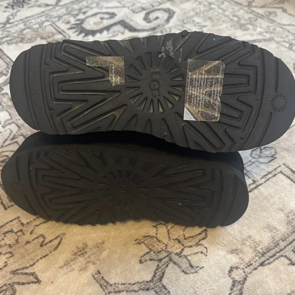 Like new Ugg Neumel Platform - Picture 5 of 6
